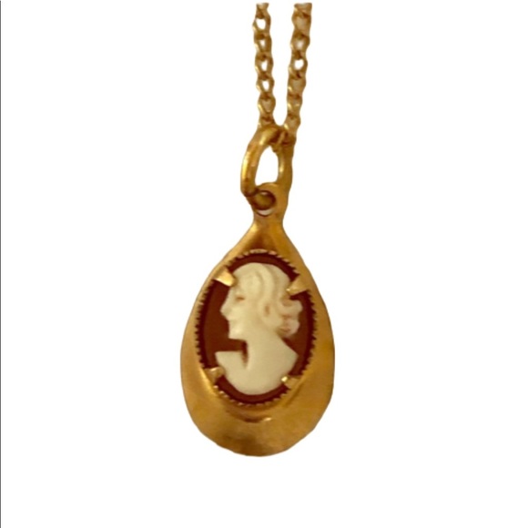PETITE CAMEO NECKLACE COSTUME JEWELRY - Picture 1 of 8